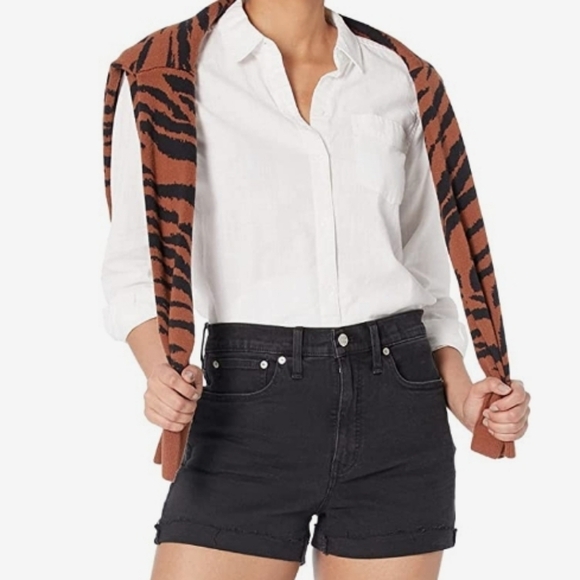 Madewell High-Rise Denim Shorts in Lunar Wash - Picture 2 of 16